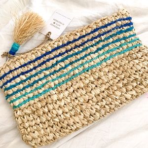 Clutch woven